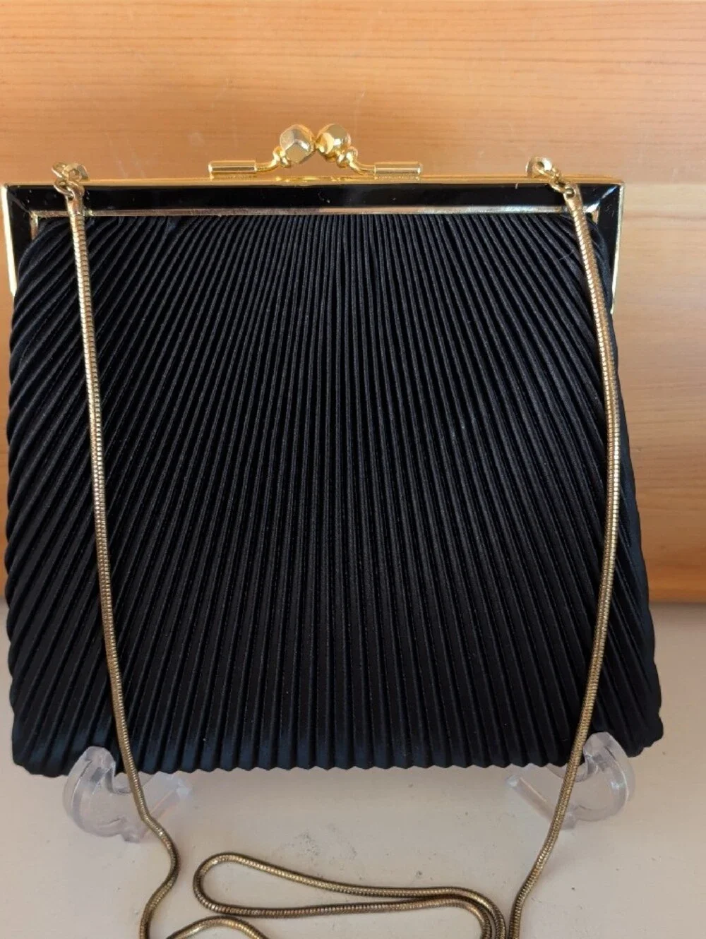 VTG. Elegant Black La Regale Pleated Evening Bag with Gold Chain.
